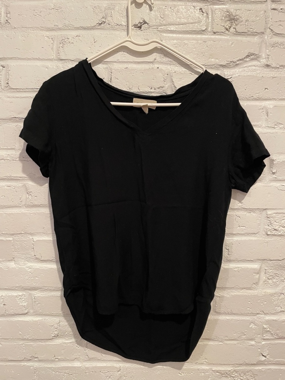 Cloth & Stone Black V-Neck Short Sleeve Women's Top High Low Bottom Front